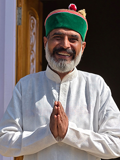 Yogacharya Vikram Sharma from Shalamun India greeting with Namaste